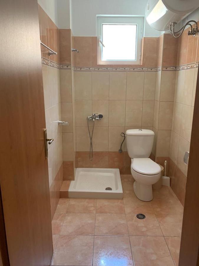 סרנדה Rezidenca E Kalter Apartments מראה חיצוני תמונה